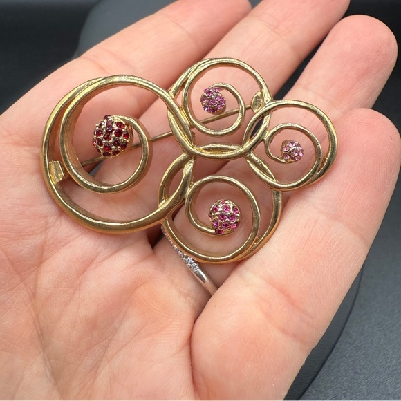 Vintage Swirl Brooch with Pink Ombre Crystal Accents in Modernist Design - Picture 4 of 12